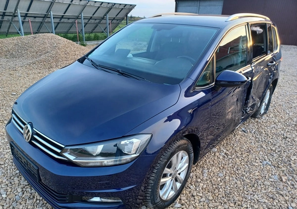 Volkswagen Touran cena 39999 przebieg: 124000, rok produkcji 2016 z Uniejów małe 137